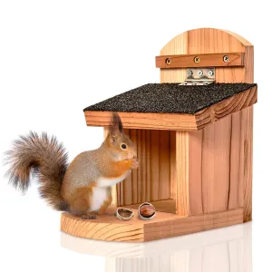 Blumfeldt Krmilnica za veverice, ravna streha, cedrov les, bitumen, neobdelan