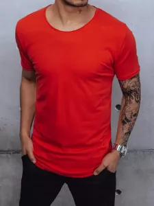 Preprosta majica v rdeči barvi