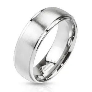 Jeklen prstan v srebrni barvi - matirana linija v sredini, 8 mm - Velikost: 60