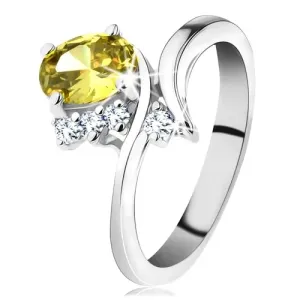 Lesketav prstan srebrne barve, ovalen cirkon rumene barve - Velikost: 49