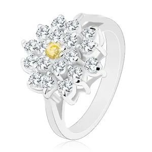 Prstan srebrne barve, velik cirkonski cvet prozorne barve, rumena sredina - Velikost: 51