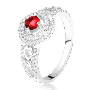 Prstan iz srebra čistine 925 - rdeč kamen z dvojno obrobo iz cirkonov, srci - Velikost: 56