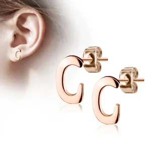 Jekleni uhani v bakreni barvi – črka “C” iz abecede, čepki