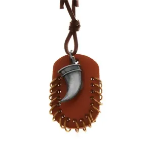 Ogrlica iz umetnega usnja, obesek - rjav oval z majhnimi obroči in upognjenim čekanom