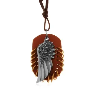 Ogrlica iz umetnega usnja, obesek - rjava ovalna ploščica z obročki in angelskim krilom