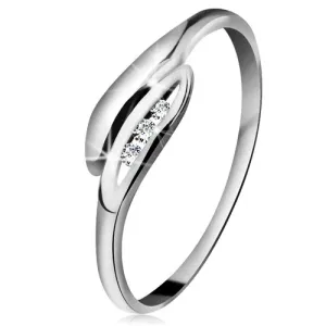 Briljantni prstan iz 14-k belega zlata – rahlo upognjena lista, trije prozorni diamanti - Velikost: 50