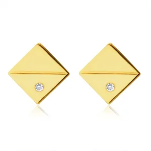 Diamantni uhani iz 14K rumenega zlata - kvadrati z diagonalno vtisnjeno linijo, brilijanti